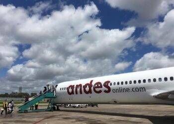 Crise financeira na Argentina afeta empresa aérea e passageiros em Puerto Iguazú ficam sem voos