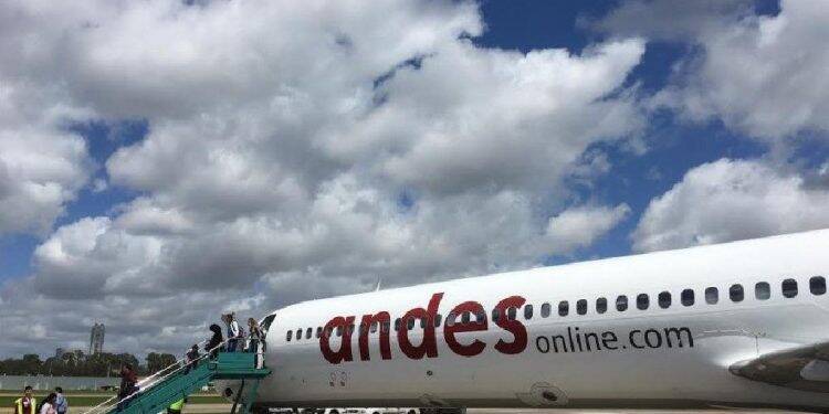 Crise financeira na Argentina afeta empresa aérea e passageiros em Puerto Iguazú ficam sem voos