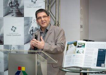 Livro retrata a trajetória de 40 anos do Hospital Costa Cavalcanti