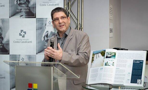 Livro retrata a trajetória de 40 anos do Hospital Costa Cavalcanti