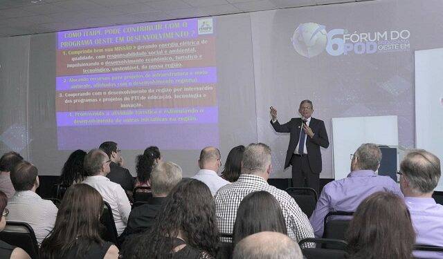 Diretor-geral de Itaipu tem trabalho reconhecido por associações do Oeste do Paraná