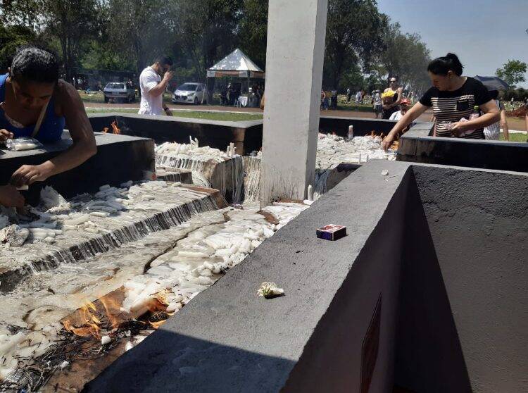 Dia de Finados com grande movimento nos cemitérios de Foz do Iguaçu