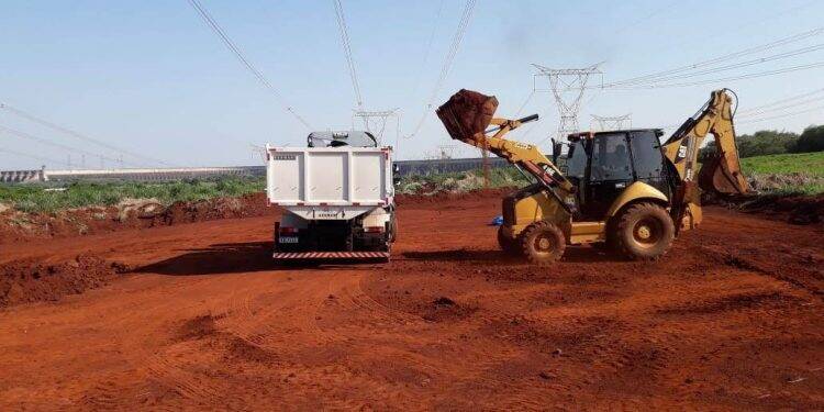 Prefeitura e Itaipu fazem mutirão de limpeza na Vila C