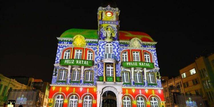 A cada real gasto no Natal de Curitiba, R$ 37 voltam ao comércio e serviços