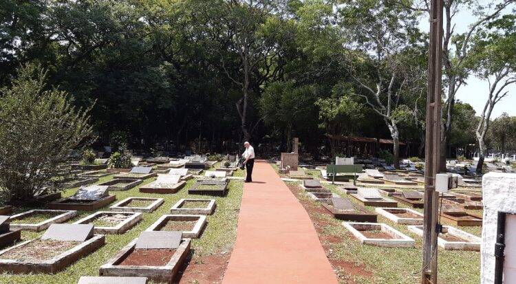 Dia de Finados com grande movimento nos cemitérios de Foz do Iguaçu