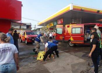 Morre homem ferido a tiros após urinar em carro de ‘amigo’