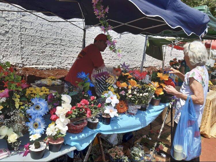 Dia de Finados com grande movimento nos cemitérios de Foz do Iguaçu