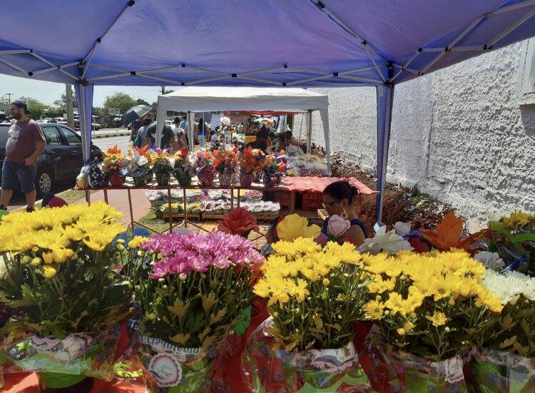 Dia de Finados com grande movimento nos cemitérios de Foz do Iguaçu