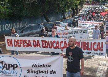 Professores e funcionários da educação anunciam greve no Paraná a partir de dezembro