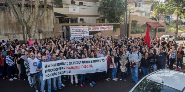 Fechamento de ensino médio noturno preocupa diretores de escolas de foz e região