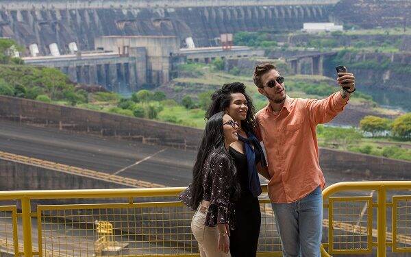 Turismo da Itaipu amplia horários e vagas para receber mais de 9,4 mil turistas no feriado