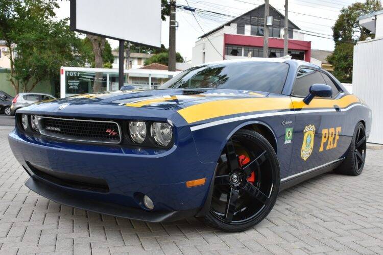PRF de Foz do Iguaçu passa a usar como viatura Dodge Challenger