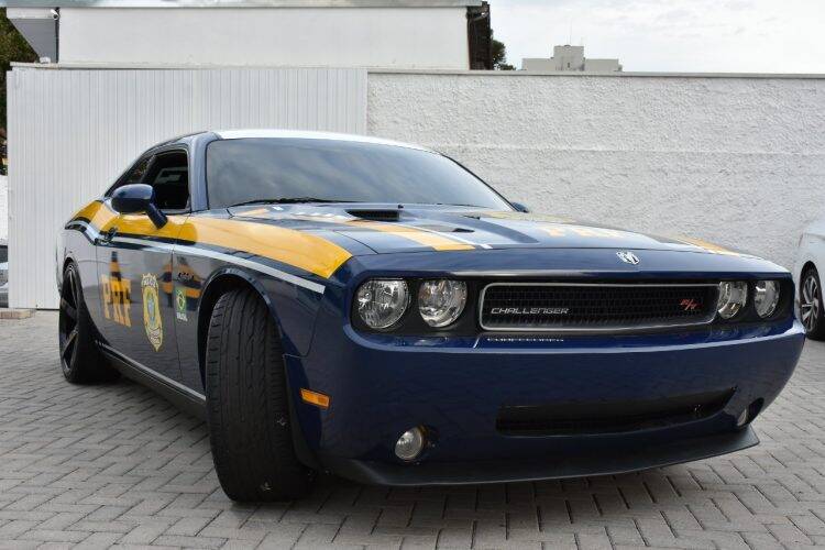 PRF de Foz do Iguaçu passa a usar como viatura Dodge Challenger