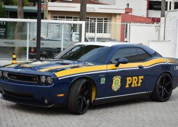 PRF de Foz do Iguaçu passa a usar como viatura Dodge Challenger