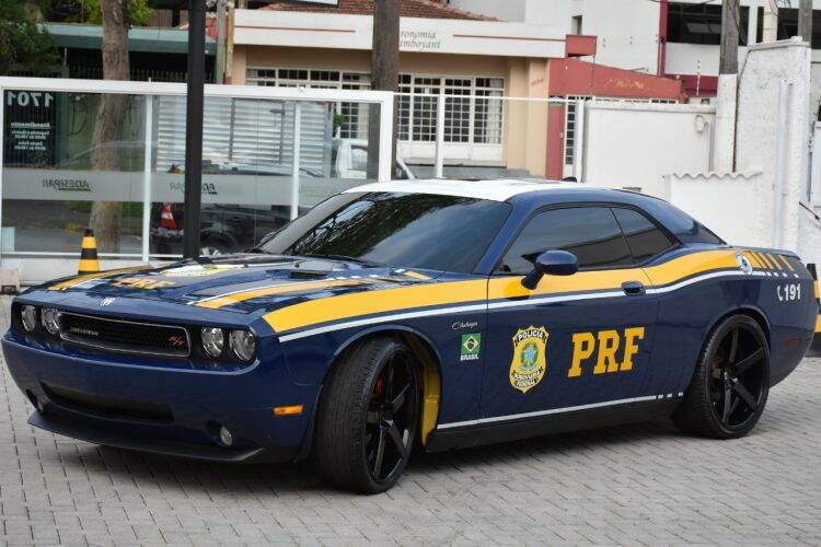 PRF de Foz do Iguaçu passa a usar como viatura Dodge Challenger