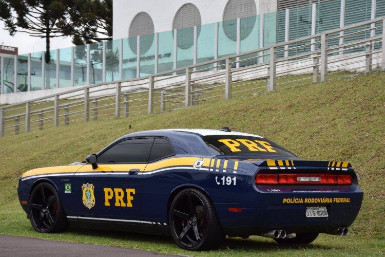 PRF de Foz do Iguaçu passa a usar como viatura Dodge Challenger