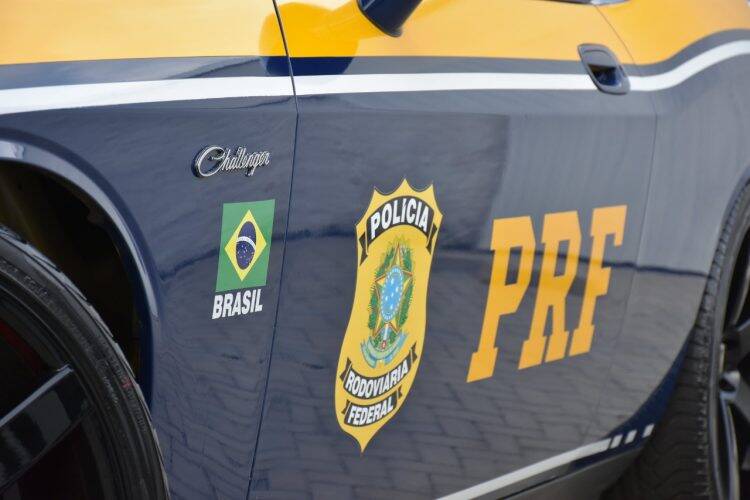 PRF de Foz do Iguaçu passa a usar como viatura Dodge Challenger