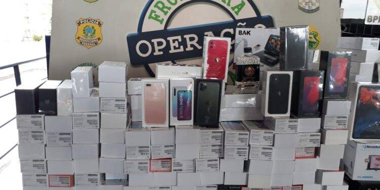 Veículo com aproximadamente 180 smartphones foi retido na Ponte Internacional da Amizade
