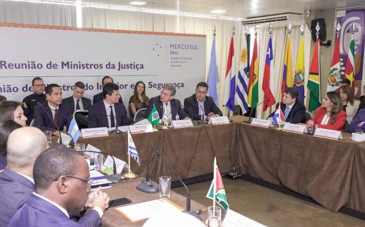 Perseguição policial poderá avançar até 1 km além da fronteira, prevê acordo