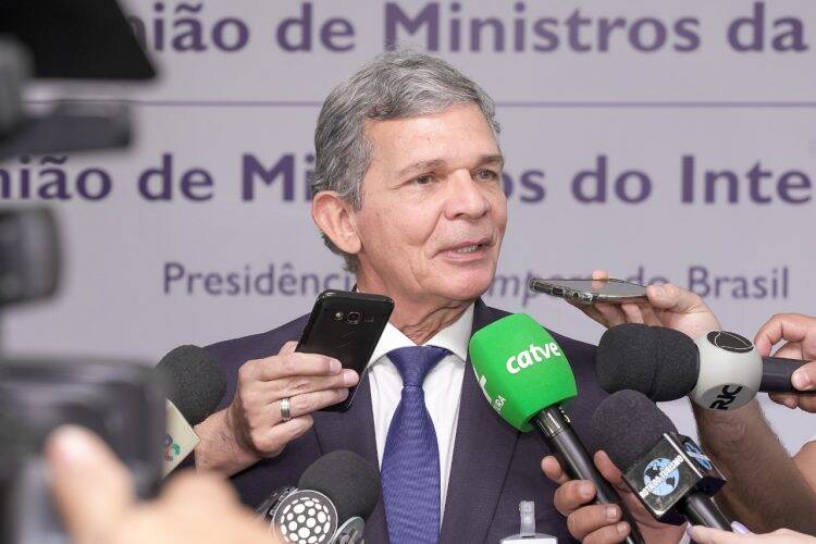 Perseguição policial poderá avançar até 1 km além da fronteira, prevê acordo