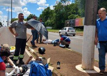 Acidente na Avenida Costa e Silva deixa duas pessoas feridas