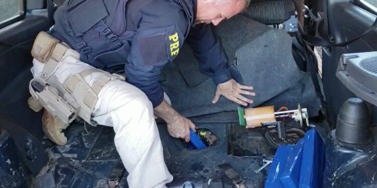 PRF descobre maconha escondida em tanque de combustível no Paraná