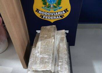 PRF encontra droga em ônibus