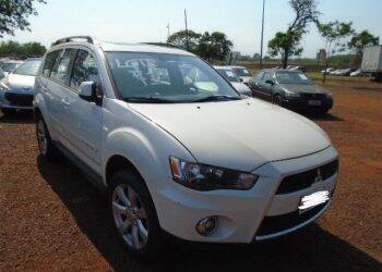 Leilão de veículos da Receita Federal arrecada R$ 2,4 milhões