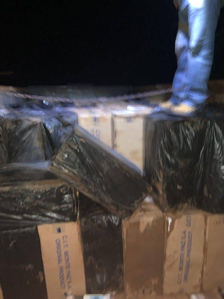Carro se choca contra comboio da PF que deslocava caminhões apreendidos em porto clandestino