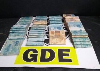 Polícia Civil prende dupla com mais de 40 mil reais