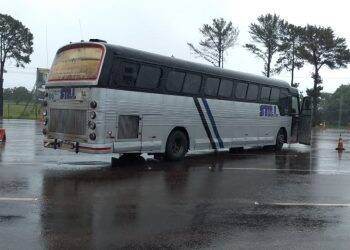 Ônibus é retido e encaminhado para Alfândega da Receita Federal de Foz