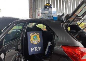 PRF apreende celulares transportados dentro das portas de veículo