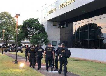 Polícia Federal cumpre mandados de prisão contra funcionários de companhia aérea em Foz