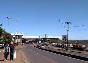 Ecocataratas realiza manutenção próximo a Aduana, em Foz do Iguaçu