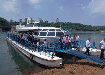 Paraguai inaugura passeio de barco pela tríplice fronteira