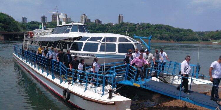 Paraguai inaugura passeio de barco pela tríplice fronteira