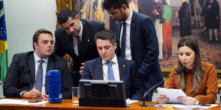 CCJ aprova proposta que permite prisão após segunda instância