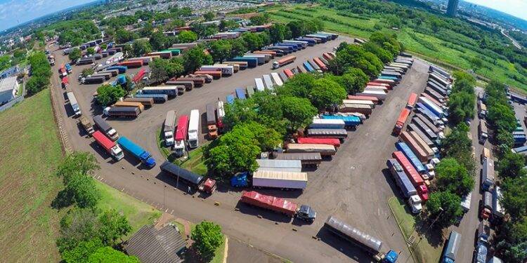 Jovens empresários do transporte rodoviário de cargas participam de encontro em Foz do Iguaçu