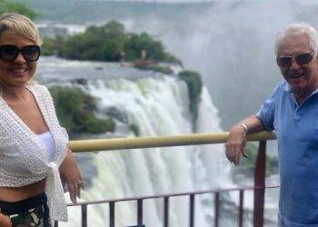 A caminho de Foz, mulher de Carlos Alberto perde anel de 45 mil em banheiro de avião