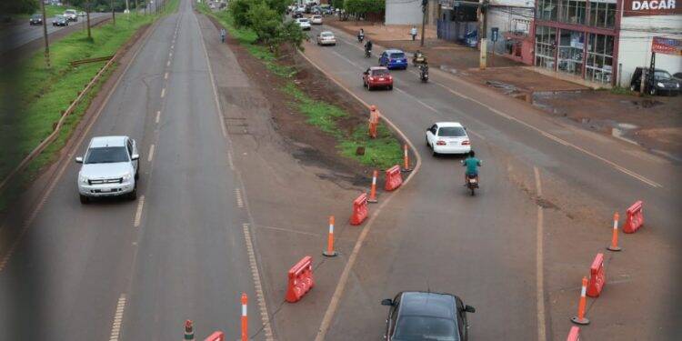 Trânsito é desviado para construção do Multiviaduto no Km7, em Cidade do Leste