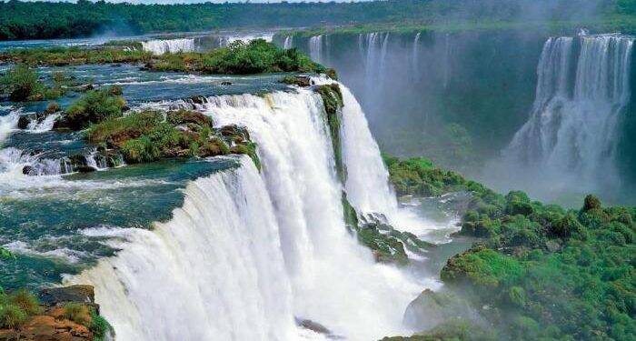 Bolsonaro publica decreto para privatizar Parque Nacional do Iguaçu