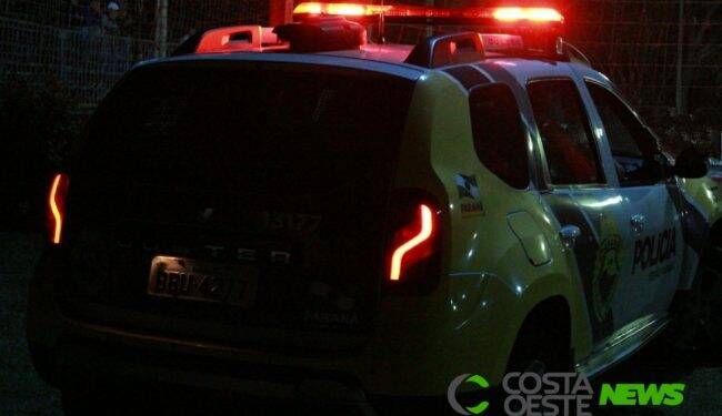 Mulher arranca pedaço de língua de homem que tentou beijá-la