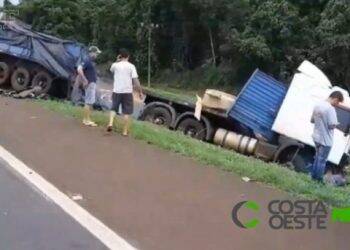Motorista de caminhonete morre em colisão frontal na BR-277