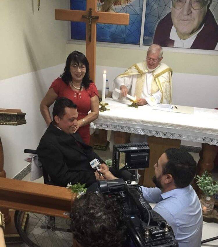 Paciente da UTI se casa no Hospital Municipal Padre Germano Lauck