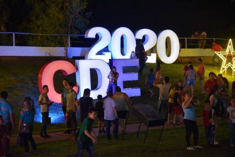 Cidade do Leste se “veste” para o Natal ressaltando a cultura paraguaia