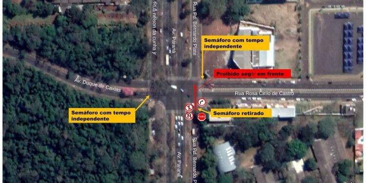 Mudança de funcionamento no semáforo entre as Avenidas Paraná e Duque de Caxias