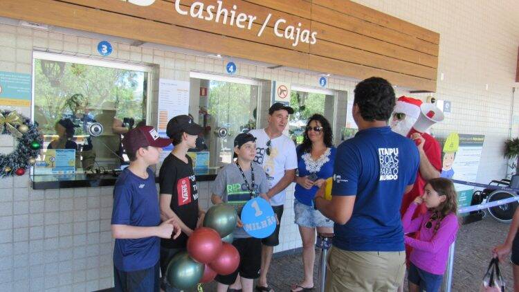 Visitante de número um milhão de Itaipu é do interior de São Paulo