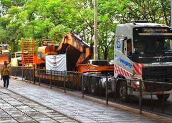 Primeiro grande comboio de maquinários para obras da Ponte da Integração chega ao Paraguai