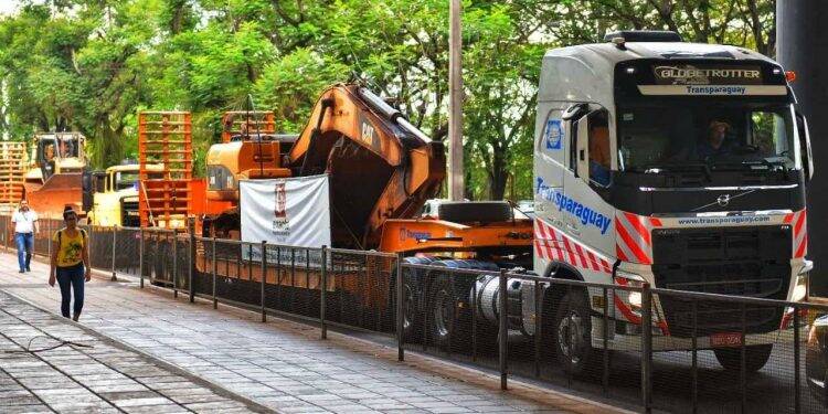 Primeiro grande comboio de maquinários para obras da Ponte da Integração chega ao Paraguai