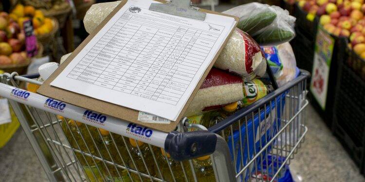 Preços de produtos para a ceia de Natal variam até 188% em Foz do Iguaçu